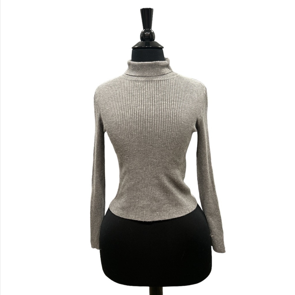 Active USA Turtle Neck Crop Top